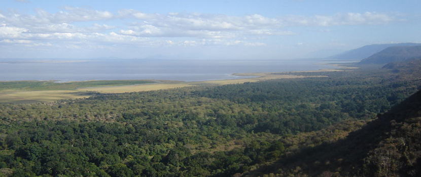 1200px-Overlook_of_Lake_Manyara_National_Park